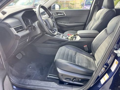 Used 2024 Mitsubishi Outlander SE Black Edition image 7