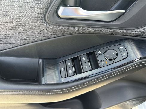 Used 2023 Nissan Rogue SV image 13