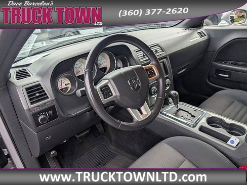 Used 2013 Dodge Challenger SXT image 12
