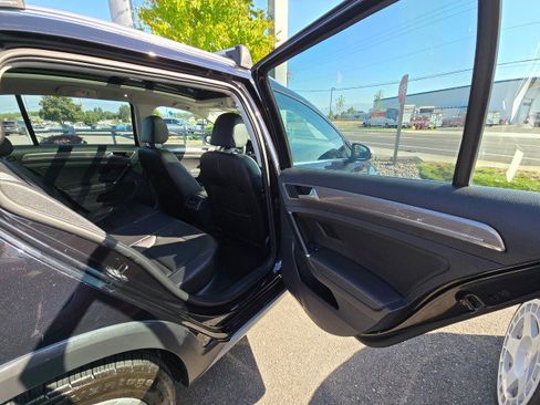 Used 2017 Volkswagen Golf Alltrack S image 13