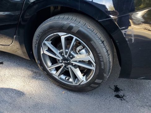 Used 2023 Kia Forte LXS image 7