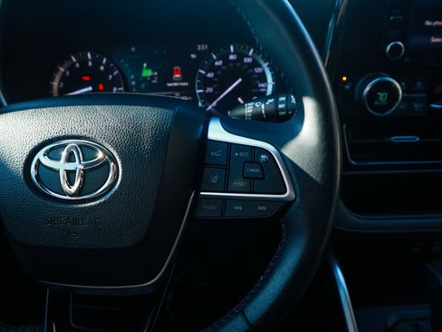 Used 2022 Toyota Highlander XSE image 20