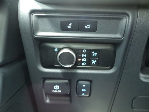 Used 2024 Ford Expedition XLT AWD/4WD image 32