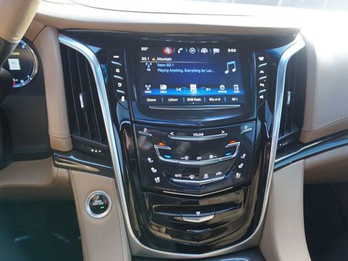 Used 2019 Cadillac Escalade Platinum image 34