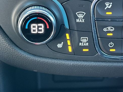 Used 2021 Chevrolet Equinox LT image 22