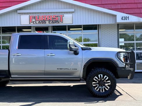 Used 2024 GMC Sierra 3500 Denali Ultimate image 12