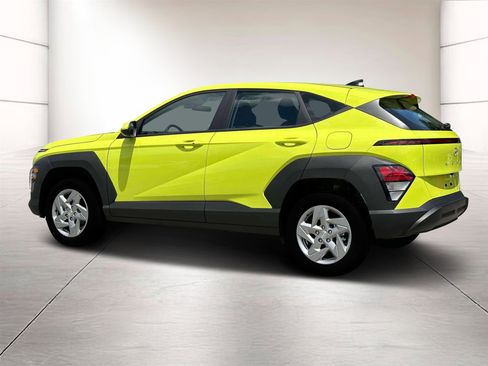 Used 2025 Hyundai Kona SE FWD image 4
