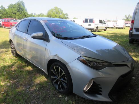 Used 2017 Toyota Corolla LE image 3