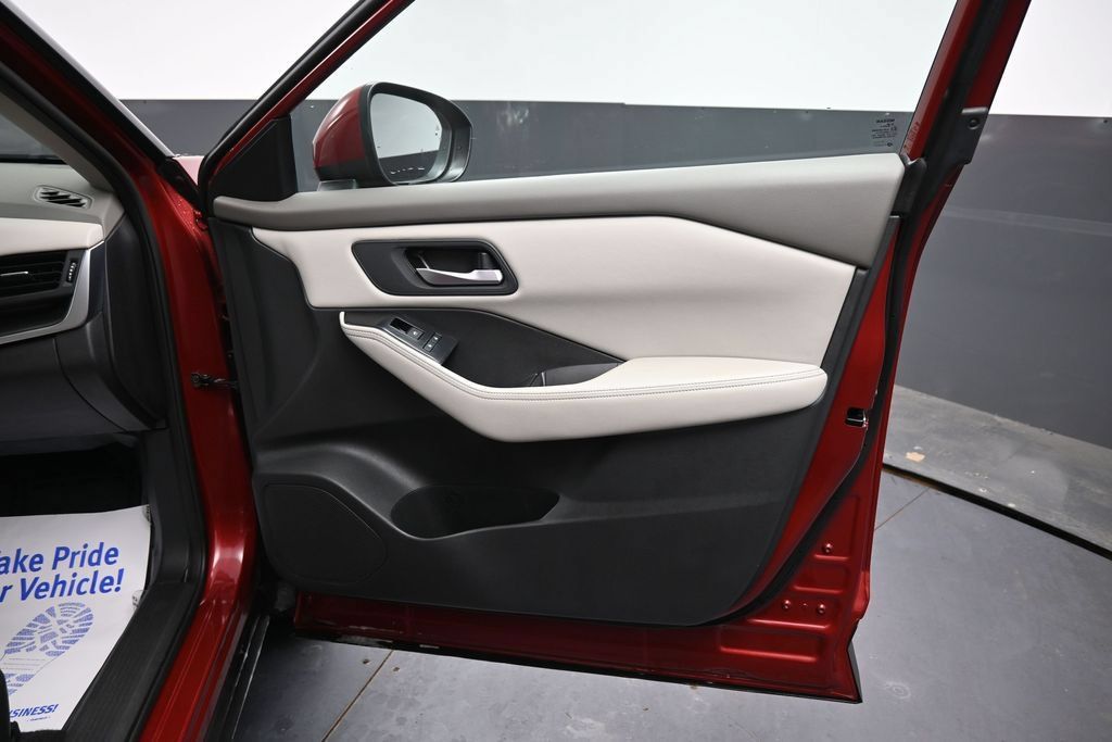 Used 2025 Nissan Rogue SV FWD image 13