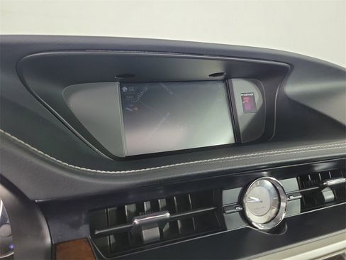 Used 2018 Lexus ES 350 w/ Luxury Package w/Wood Trim image 25