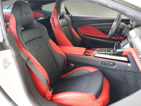 Used 2025 Aston Martin Vanquish RWD image 14
