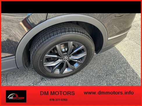 Used 2022 Volkswagen Tiguan SE w/ Panoramic Sunroof Package AWD/4WD image 11
