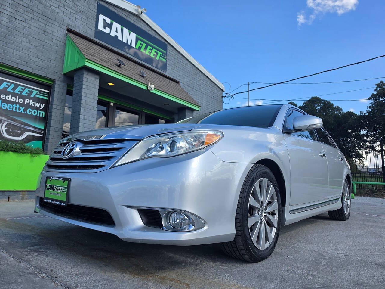 Used 2011 Toyota Avalon Limited FWD image 2