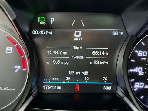 Used 2022 Alfa Romeo Stelvio Veloce image 9