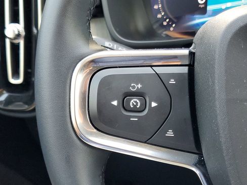 Certified 2026 Volvo XC40 B5 Plus AWD/4WD image 22