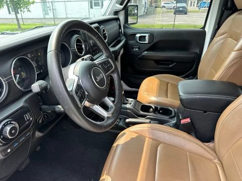 Used 2023 Jeep Wrangler Unlimited Sahara w/ Cold Weather Group AWD/4WD image 7