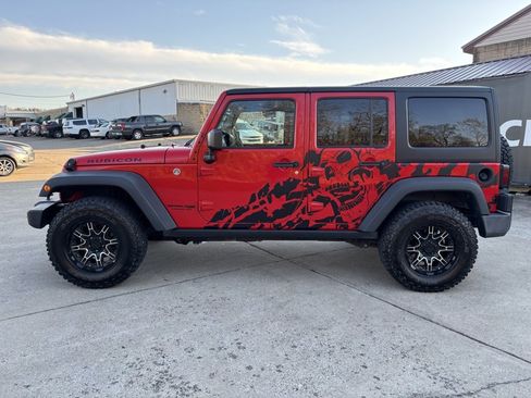 Used 2018 Jeep Wrangler Unlimited Rubicon w/ Connectivity Group image 4