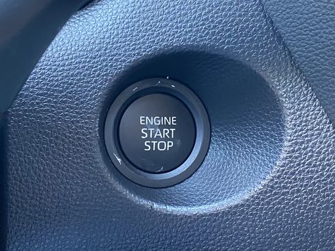 Used 2024 Toyota Corolla Cross XLE image 24