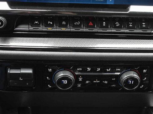 Used 2025 Chevrolet Silverado 1500 ZR2 w/ Technology Package image 18