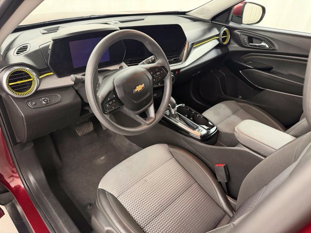 Used 2025 Chevrolet Trax LT FWD image 10