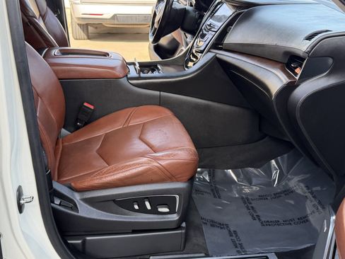 Used 2015 Cadillac Escalade ESV Premium AWD/4WD image 36
