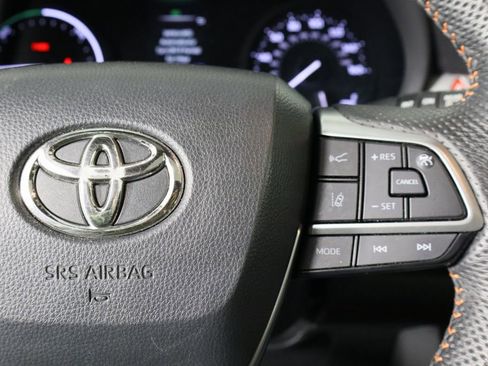 Used 2022 Toyota Sienna XSE image 10