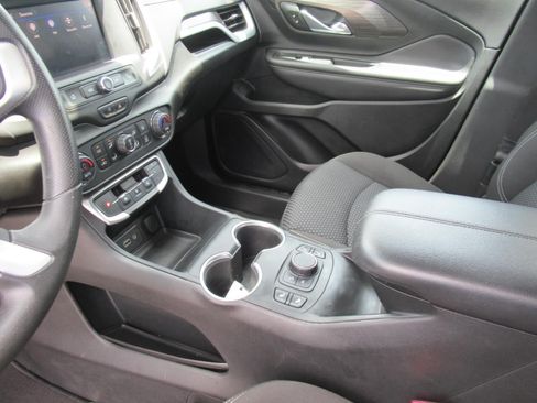 Used 2022 GMC Terrain SLE w/ Driver Convenience Package FWD image 16