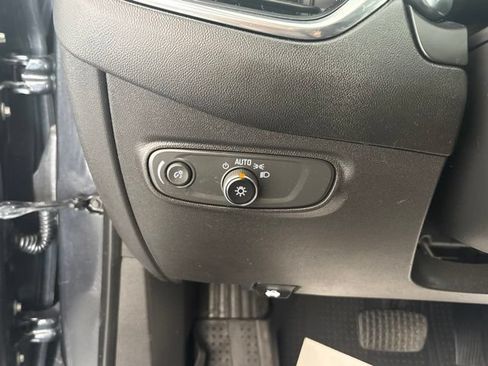 Used 2022 Chevrolet Equinox LT FWD image 16