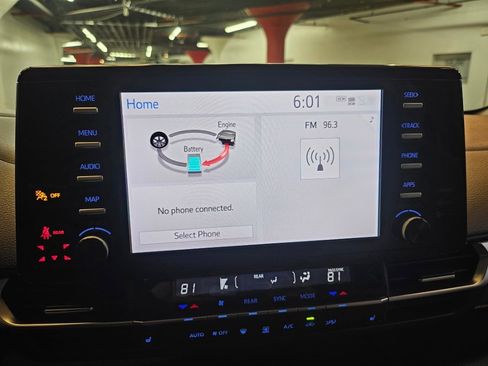 Used 2021 Toyota Sienna XLE image 39