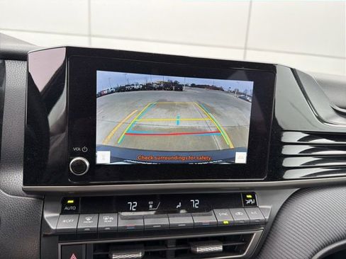 Used 2025 Toyota Camry SE image 9