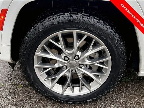 Used 2023 Jeep Grand Cherokee L Summit w/ Advanced Protech Group IV AWD/4WD image 8