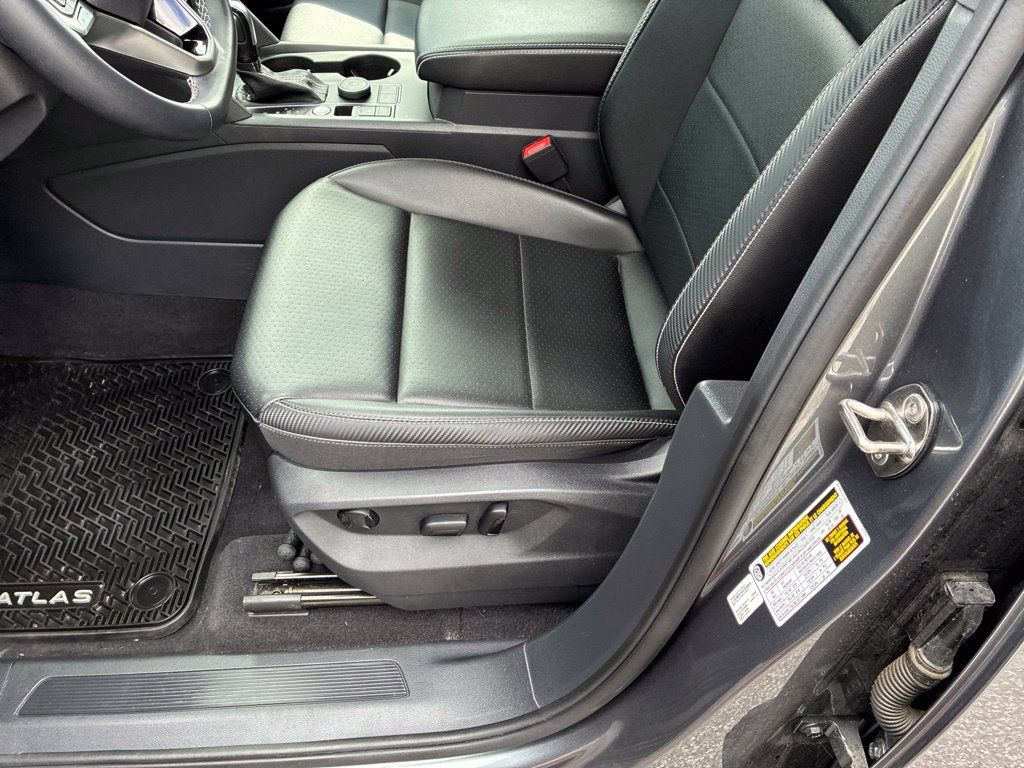 Used 2023 Volkswagen Atlas Cross Sport SE AWD/4WD image 13