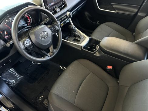 Used 2025 Toyota RAV4 XLE FWD image 9