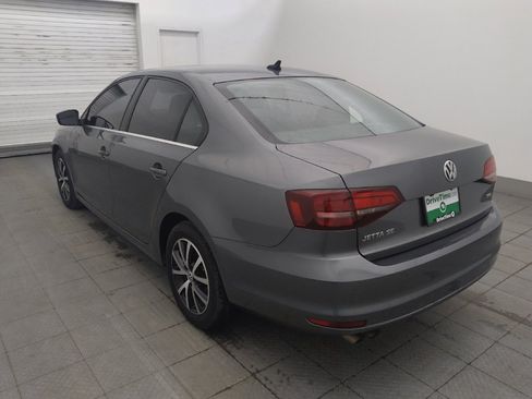 Used 2017 Volkswagen Jetta SE FWD image 5