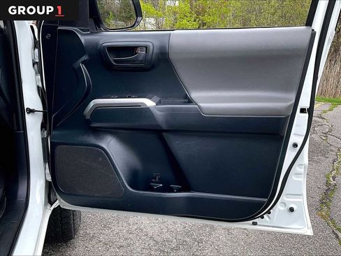 Used 2019 Toyota Tacoma SR5 AWD/4WD image 23
