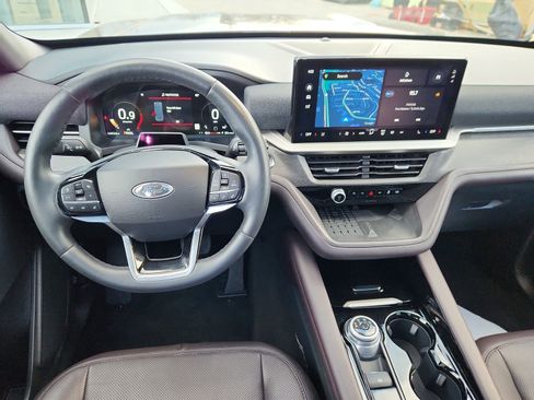 Used 2025 Ford Explorer Platinum w/ LUX Leather Package image 12