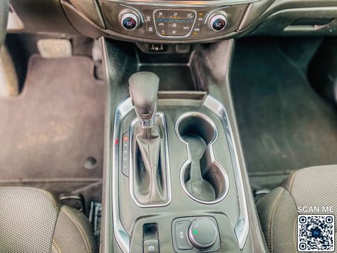 Used 2021 Chevrolet Traverse LS image 25