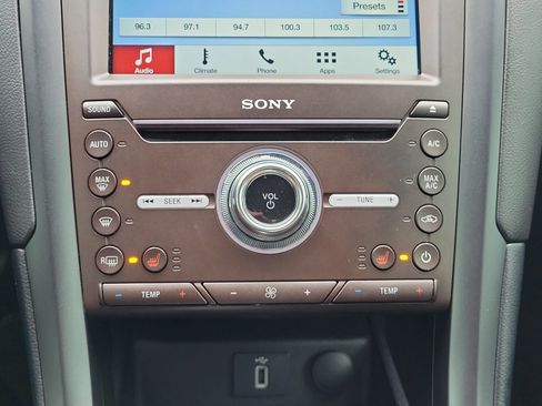 Used 2018 Ford Fusion Titanium image 30