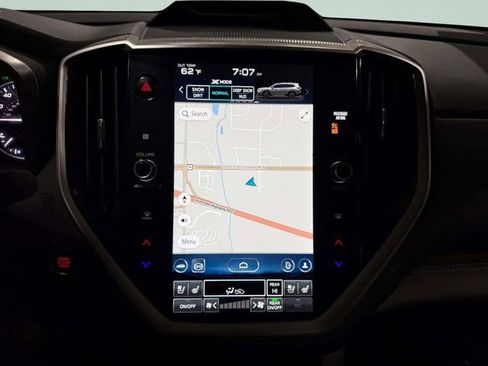 Used 2025 Subaru Ascent Touring AWD/4WD image 17