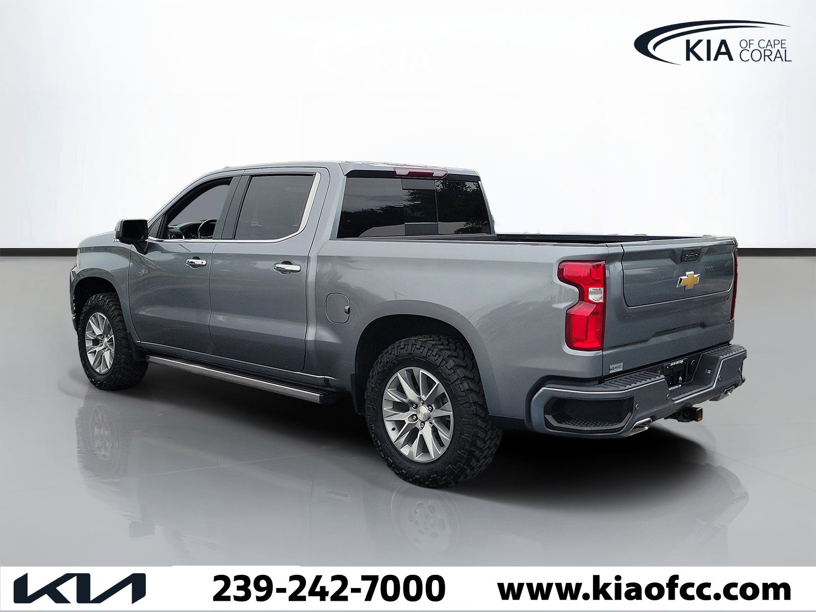 Used 2022 Chevrolet Silverado 1500 High Country w/ Z71 Off-Road Package AWD/4WD image 4