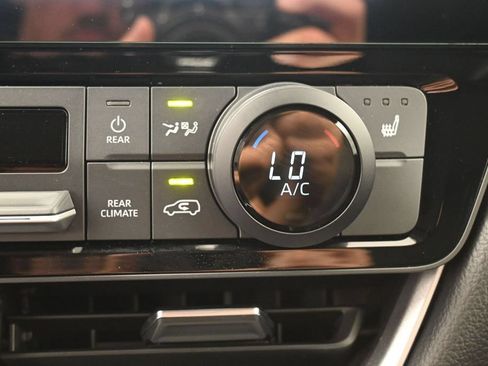 Certified 2024 Toyota Grand Highlander AWD image 23