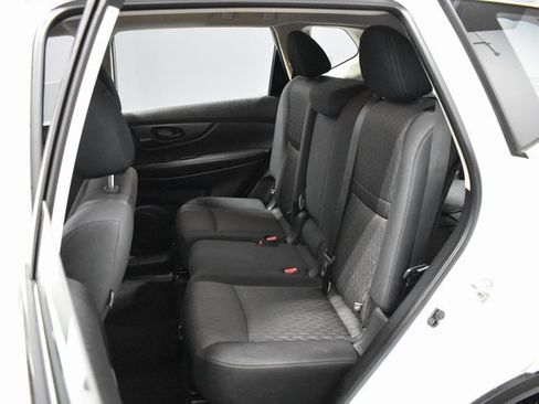 Used 2020 Nissan Rogue S image 28