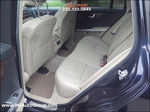 Used 2011 Mercedes-Benz GLK 350 4MATIC image 12