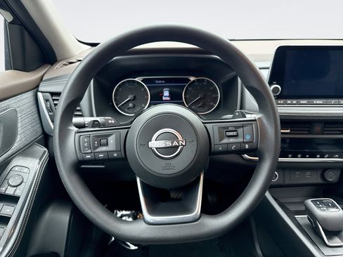 Used 2023 Nissan Rogue SV AWD/4WD image 12