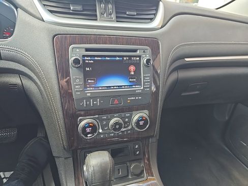 Used 2015 Chevrolet Traverse LT w/ Traveler's Package image 16