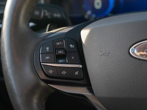 Used 2020 Ford Explorer Platinum image 18