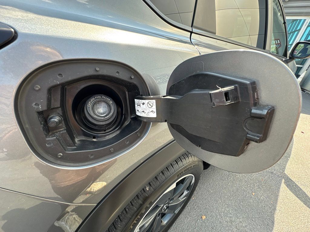 Used 2024 Nissan Rogue SV AWD/4WD image 11