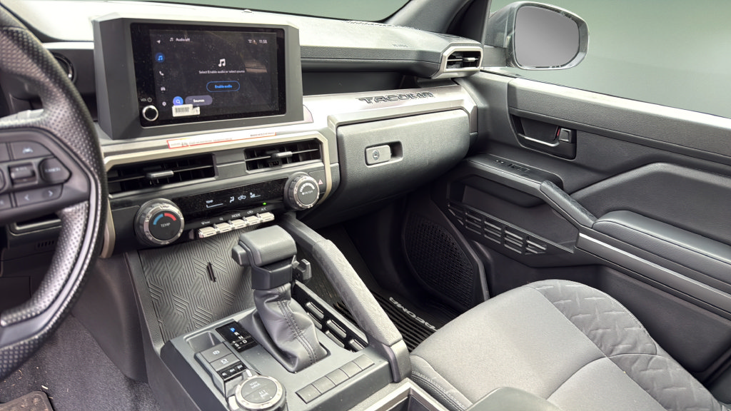 Certified 2025 Toyota Tacoma SR5 AWD/4WD image 23