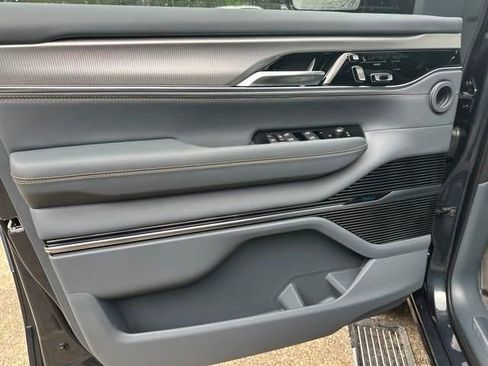 New 2023 Jeep Grand Wagoneer Series II image 11