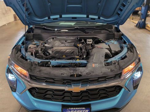 Used 2025 Chevrolet Trax LS w/ LS Convenience Package image 27